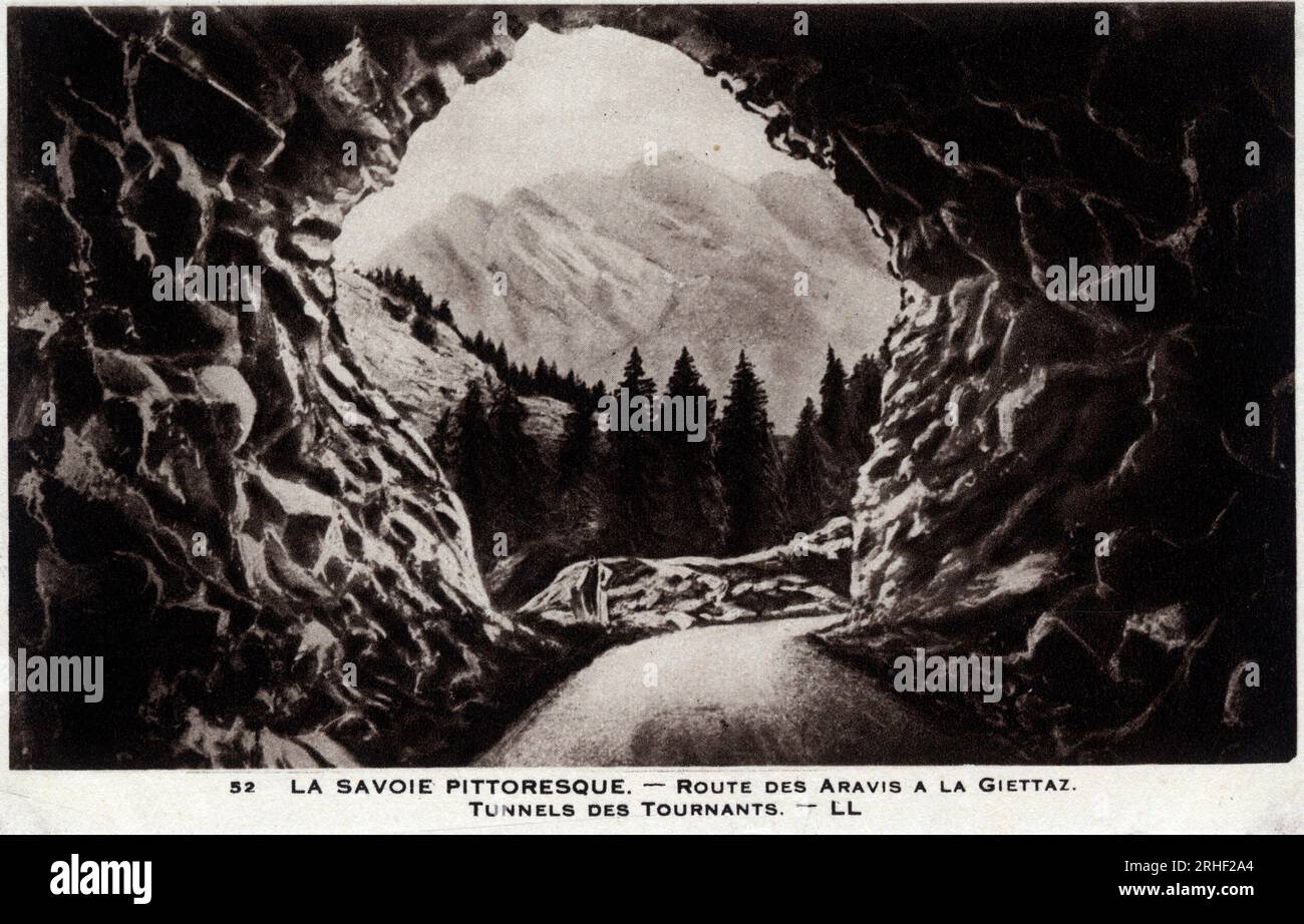 Rhone Alpes, Savoie (73) : tunnel des tournants, route des Aravis a la Giettaz - Carte postale datee 1930-1939 Stock Photo