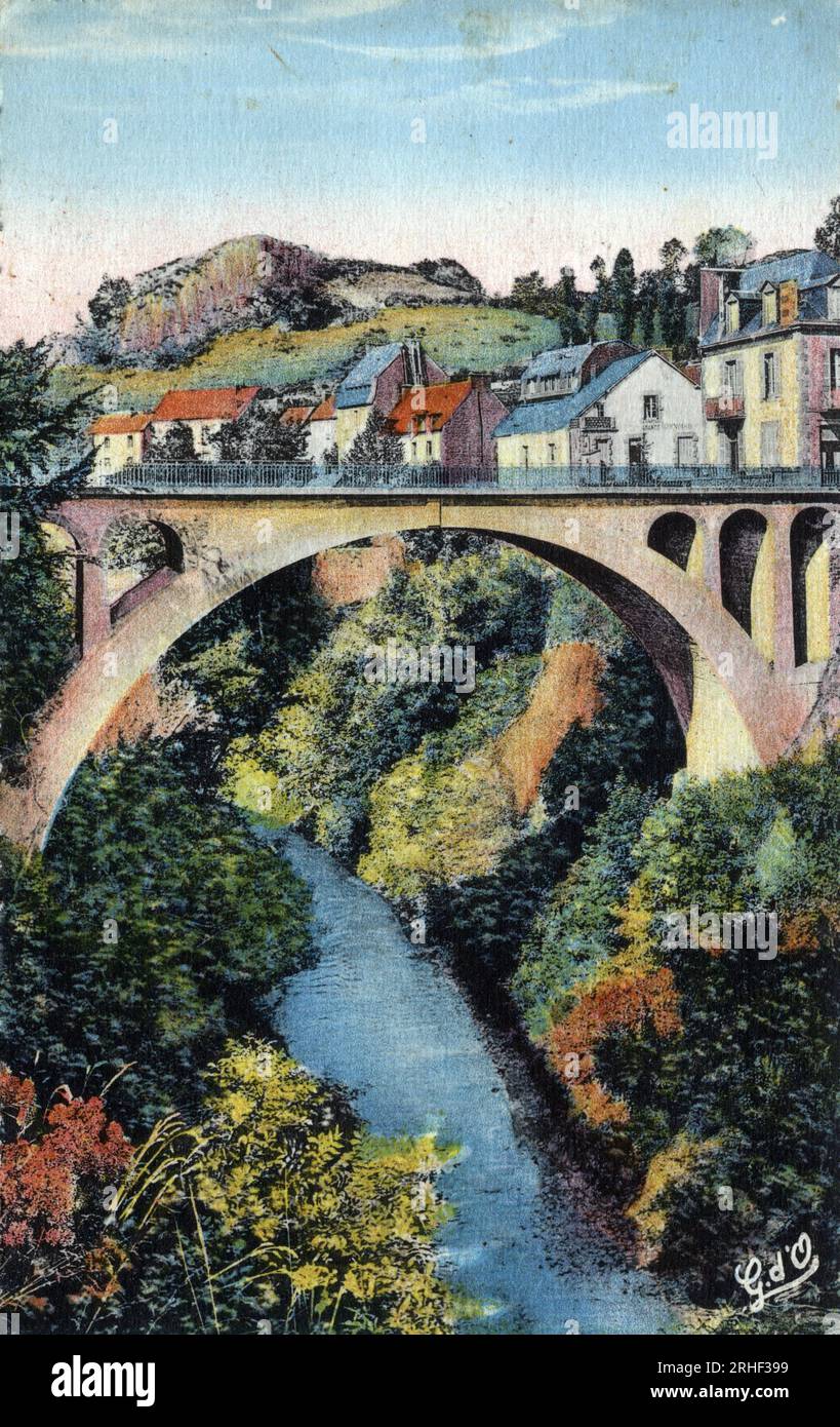 Auvergne, Puy-de-Dome (63), La Bourboule : le grand pont sur la Dordogne, fin 19eme-debut 20eme siecle - Carte postale Stock Photo