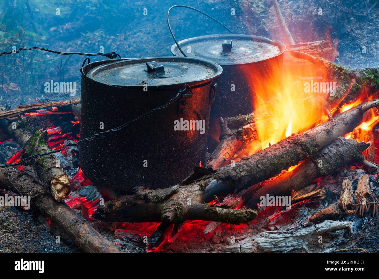Wood burning in fireplace two hi-res stock photography and images - Alamy