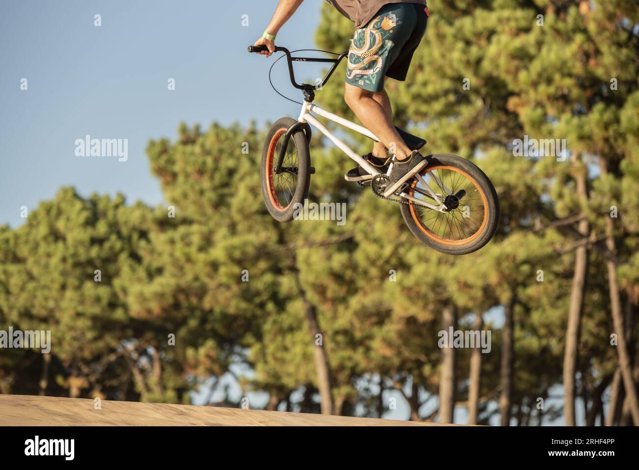 Man jump in park ramp hi-res stock photography and images - Alamy