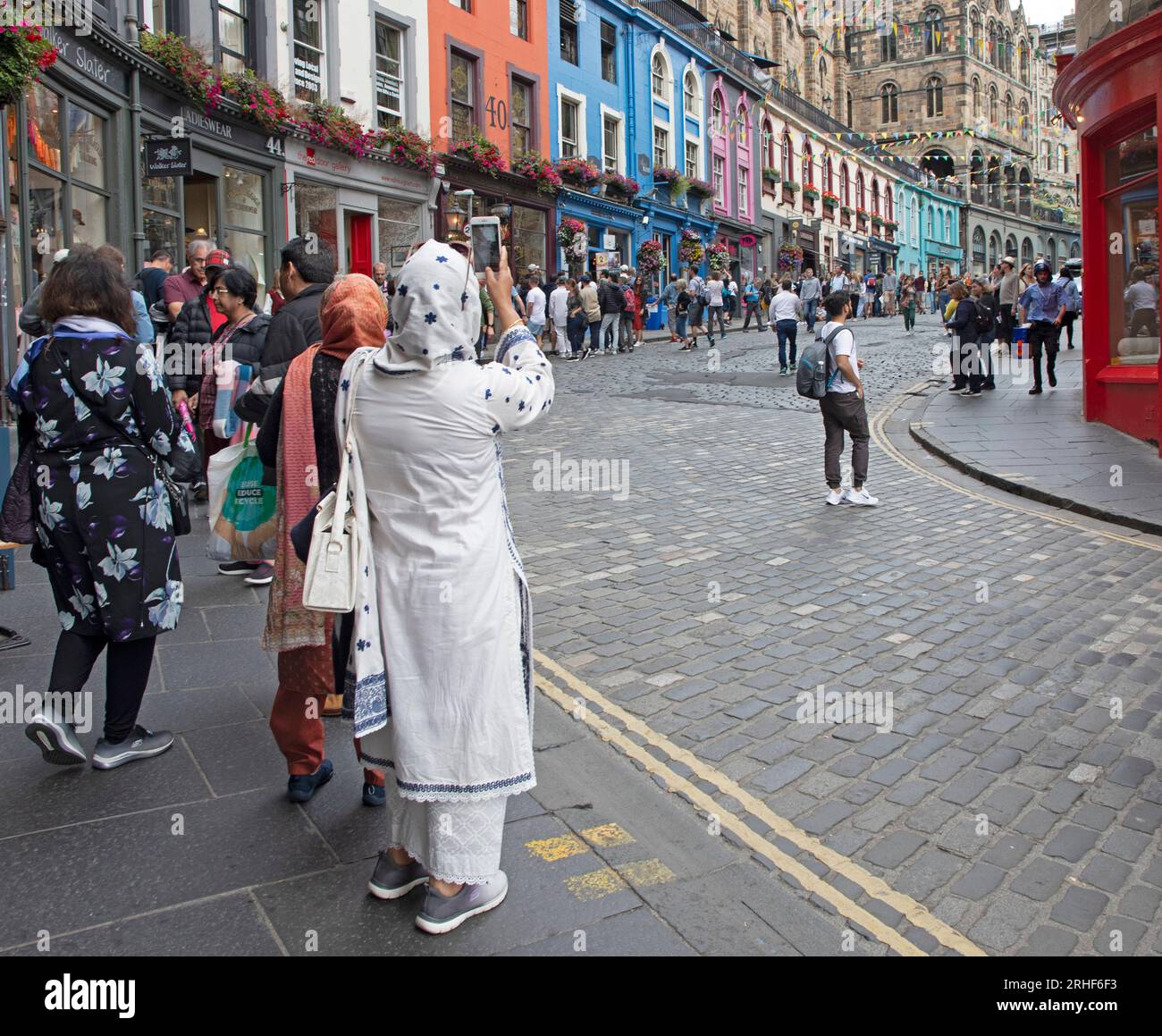 City centre, Edinburgh, Scotland, UK. 16 August 2023.  Cloudy conditions in the city centre for those visiting the Edinburgh Festival Fringe. Tourists and visitors in Victoria Street. Credit: Archwhite/alamy live news Stock Photo