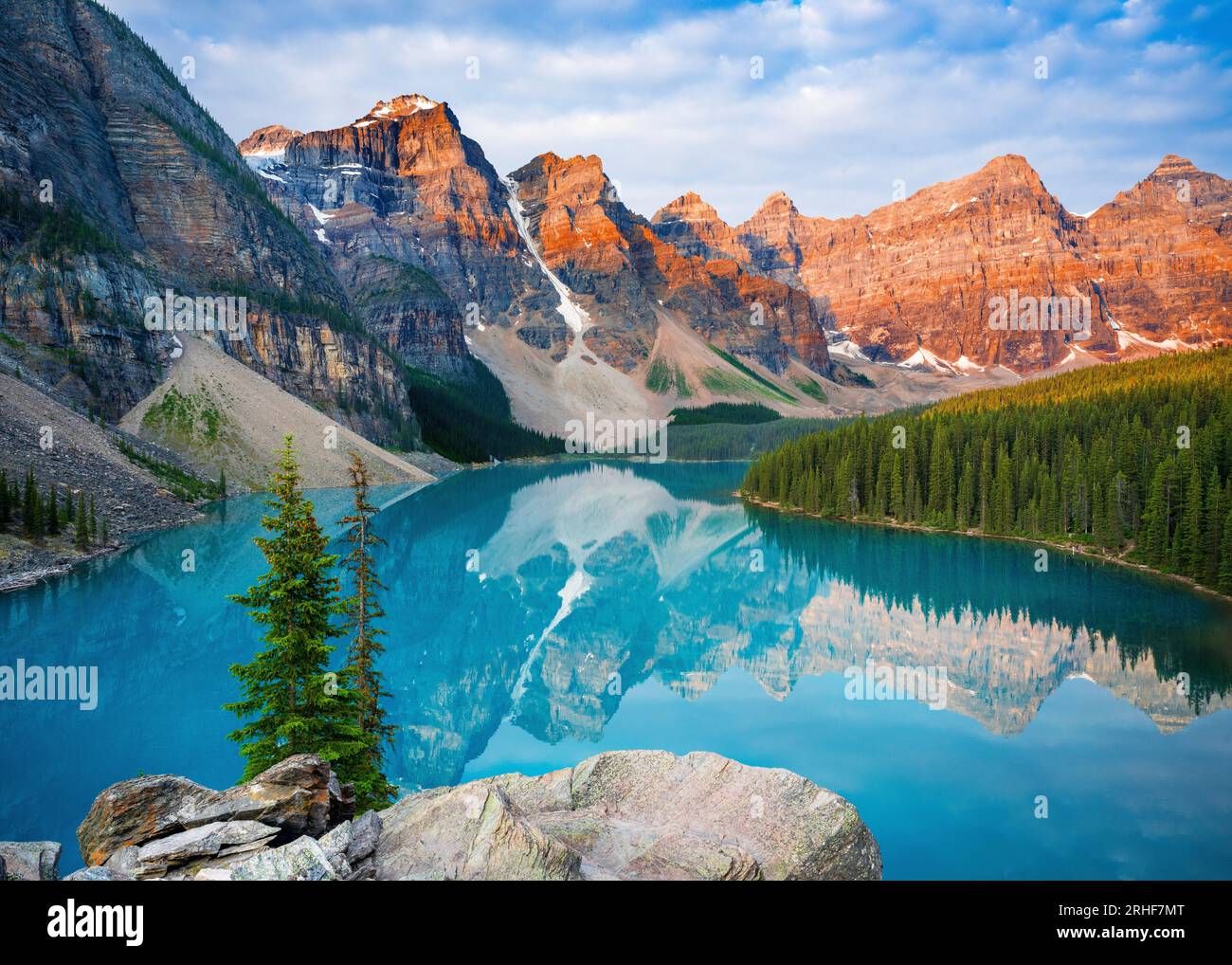 Mountains banff national park hi-res stock photography and images - Alamy