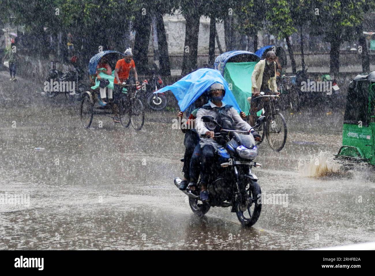 Dhaka, Bangladesh. 16th Aug, 2023. People using plastic as an umbrella