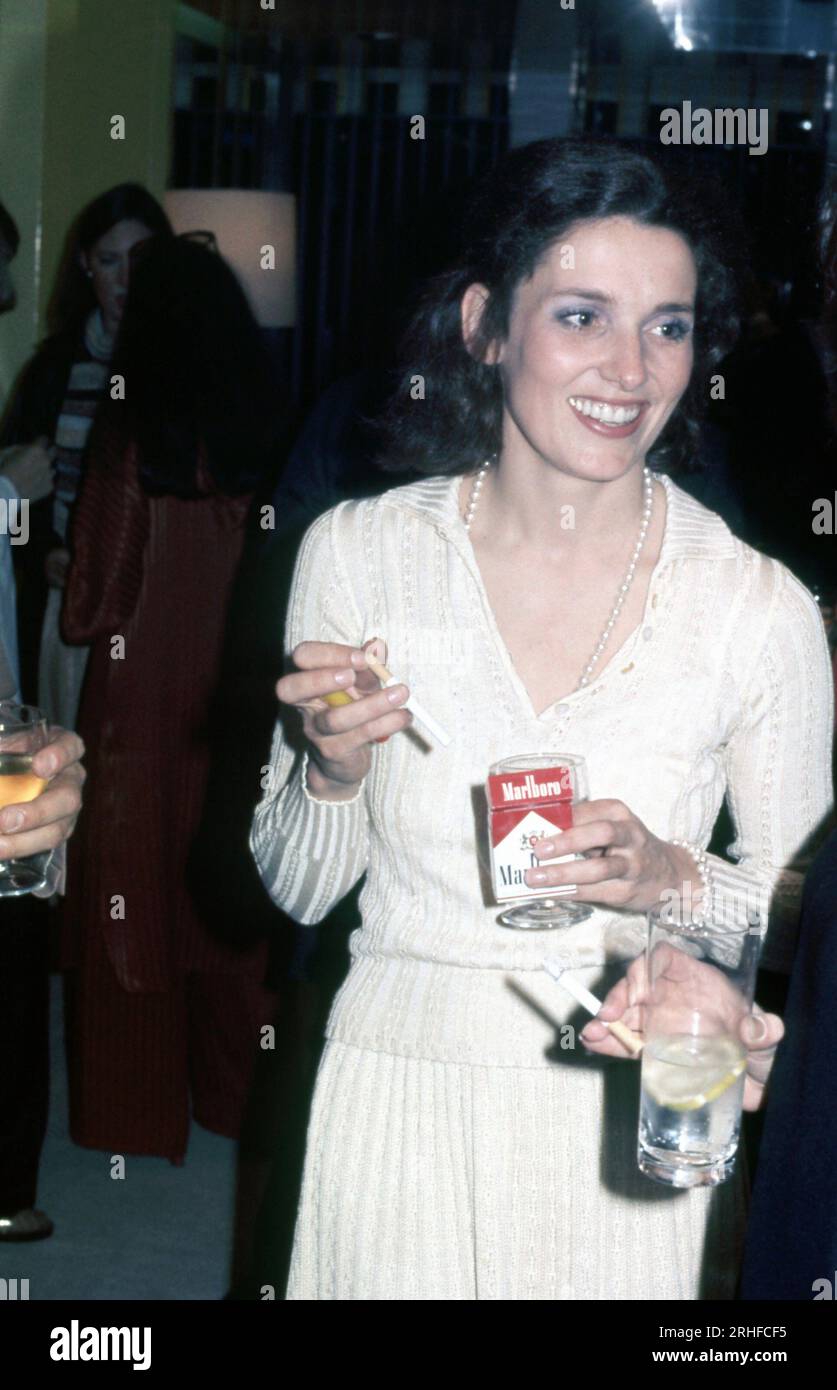 did jackie onassis smoke cigarettes Lee Radziwell, younger sister to Jacqueline Bouvier Kennedy Onassis, smiling, wearing a white dress, about to smoke a cigarette, New York, 1970's. Photo: Oscar Abolafia/Everett Collection (leeradziwill002 Stock Photo did jackie onassis smoke cigarettes Lee Radziwell, younger sister to Jacqueline Bouvier Kennedy Onassis, smiling, wearing a white dress, about to smoke a cigarette, New York, 1970's. Photo: Oscar Abolafia/Everett Collection (leeradziwill002 Stock Photo