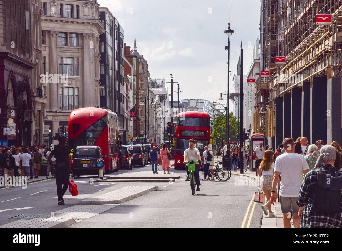 London, UK. 16th Aug, 2023. General view of Oxford Street as retail leaders warn that high streets are continuing to decline and call for government-backed regeneration. (Credit Image: © Vuk Valcic/SOPA Images via ZUMA Press Wire) EDITORIAL USAGE ONLY! Not for Commercial USAGE! Stock Photo