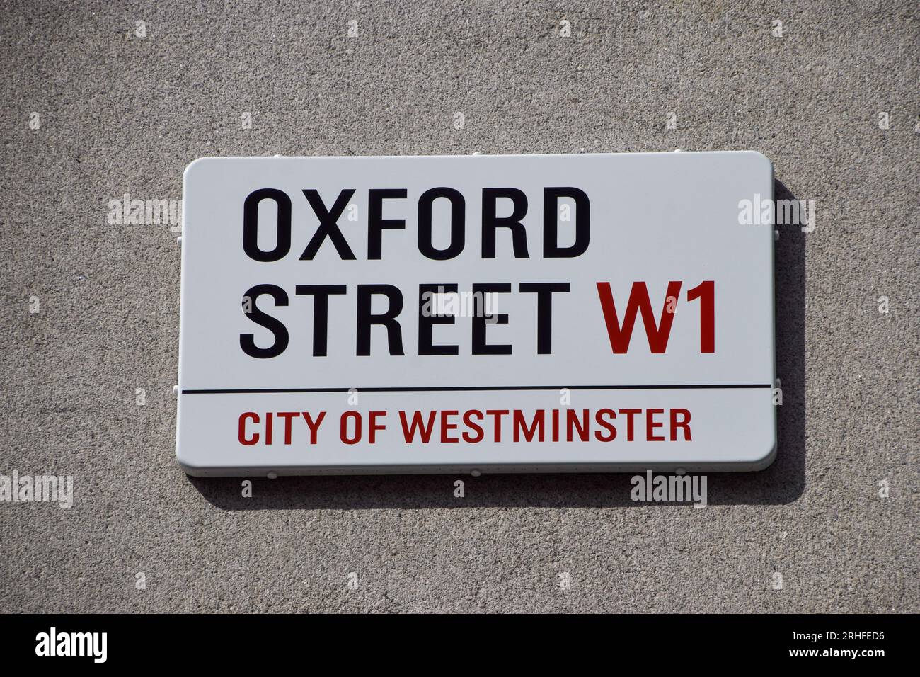 London, UK. 16th Aug, 2023. General view of an Oxford Street sign as retail leaders warn that high streets are continuing to decline and call for government-backed regeneration. (Credit Image: © Vuk Valcic/SOPA Images via ZUMA Press Wire) EDITORIAL USAGE ONLY! Not for Commercial USAGE! Stock Photo