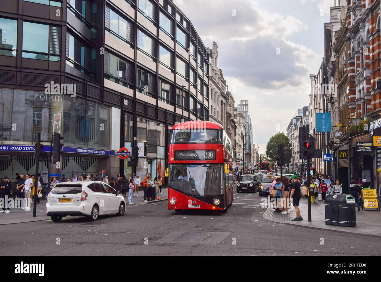 London, UK. 16th Aug, 2023. General view of Oxford Street as retail leaders warn that high streets are continuing to decline and call for government-backed regeneration. (Credit Image: © Vuk Valcic/SOPA Images via ZUMA Press Wire) EDITORIAL USAGE ONLY! Not for Commercial USAGE! Stock Photo