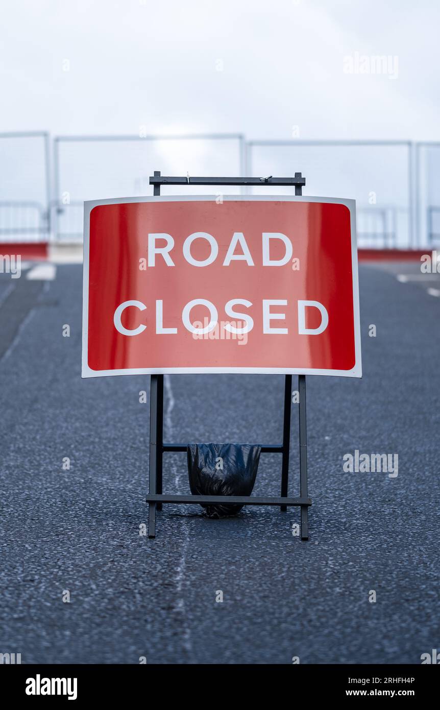 A Road Closed Sign In An Empty Urban Street Stock Photo