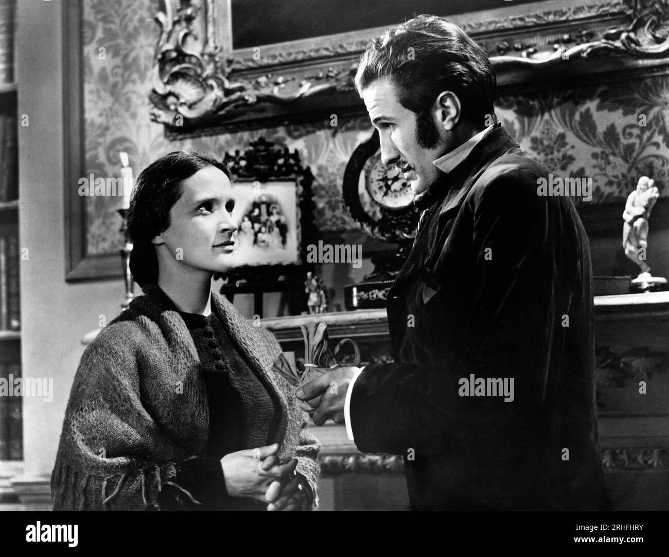 Barbara Mullen, Barry Morse, on-set of the British Film, 'Thunder Rock', MGM, 1942 Stock Photo