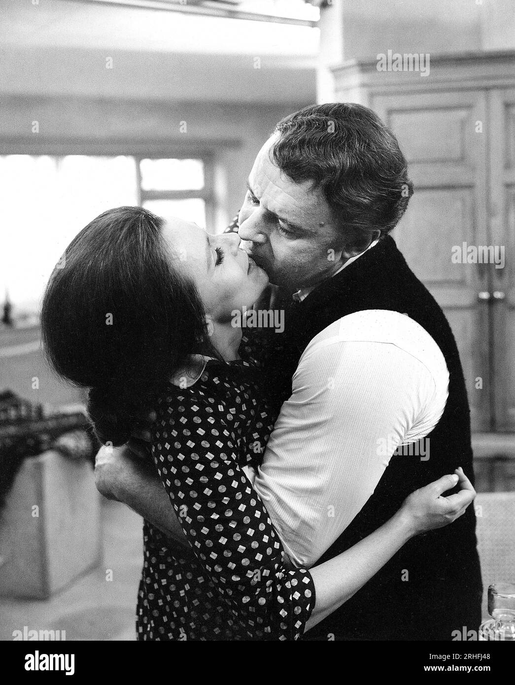 Claire Bloom, Rod Steiger, on-set of the British Film, 'Three into Two Won't Go', The Rank Organization, Universal Pictures, 1969 Stock Photo