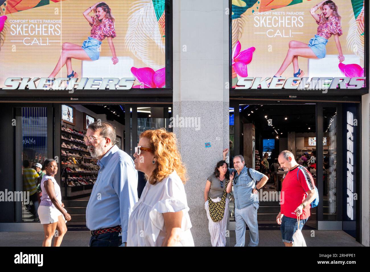 Skechers front store hi-res stock photography and images - Alamy
