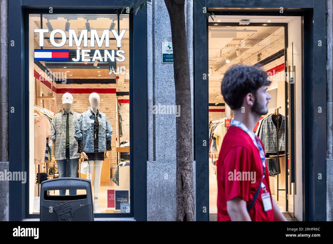 Tommy hilfiger store usa hi-res stock photography and images - Alamy