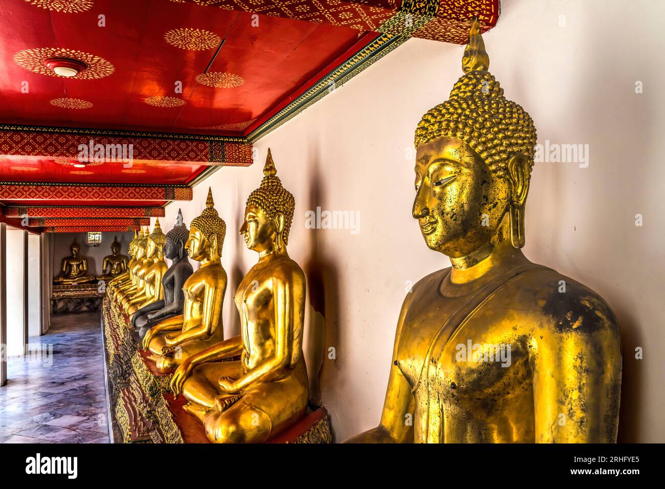 Coloful Golden Buddhas Line Phra Rabiang Wat Pho Po Temple Complex Bangkok Thailand. Temple built in 1600s. Phra contains many historical historical b Stock Photo