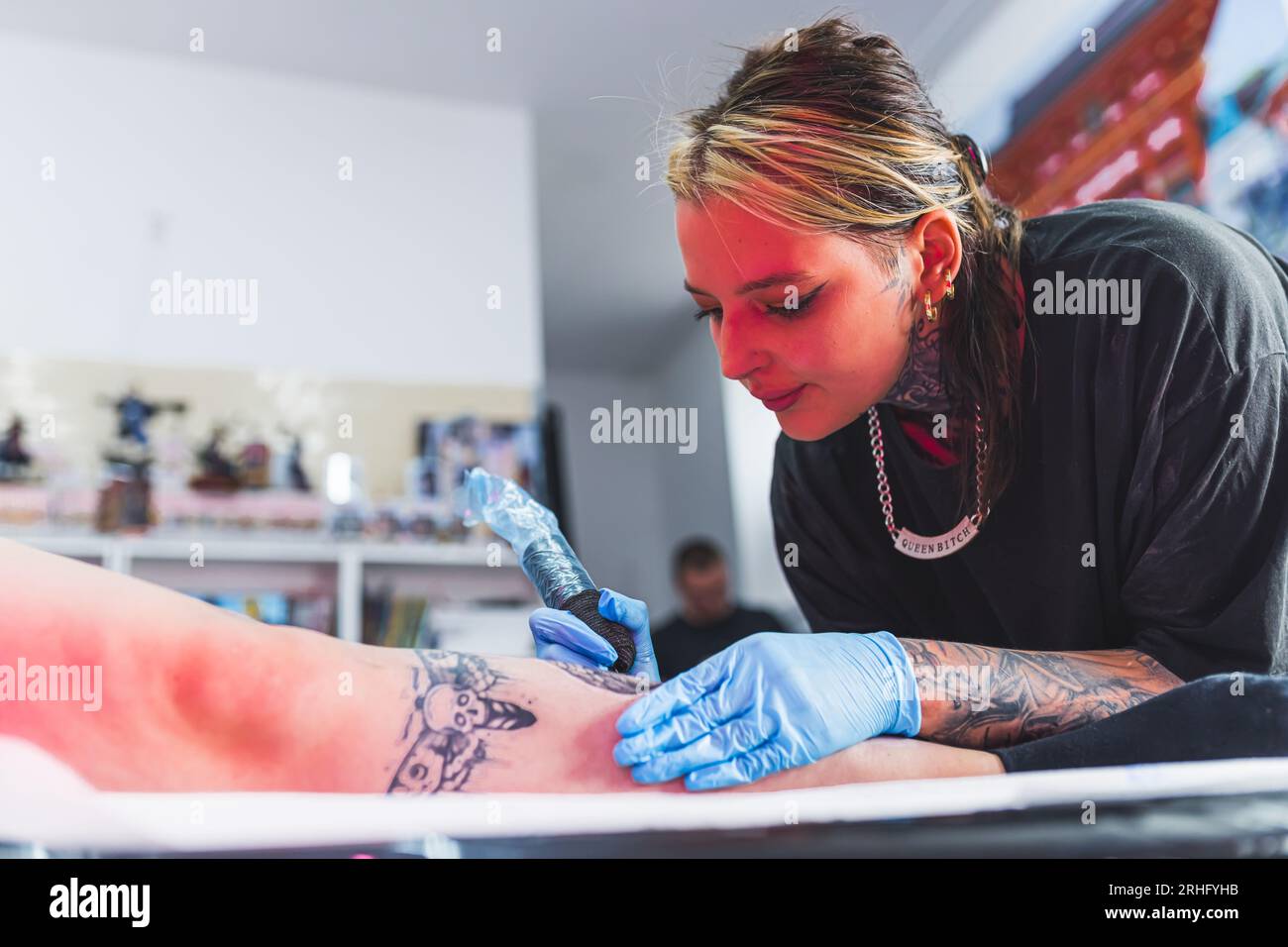 Tattoo artist makes tattoo hi-res stock photography and images - Alamy