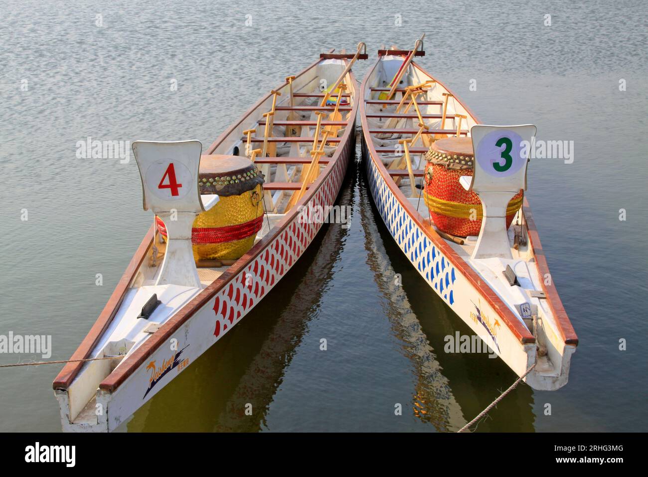 Inverted canoe hi-res stock photography and images - Alamy