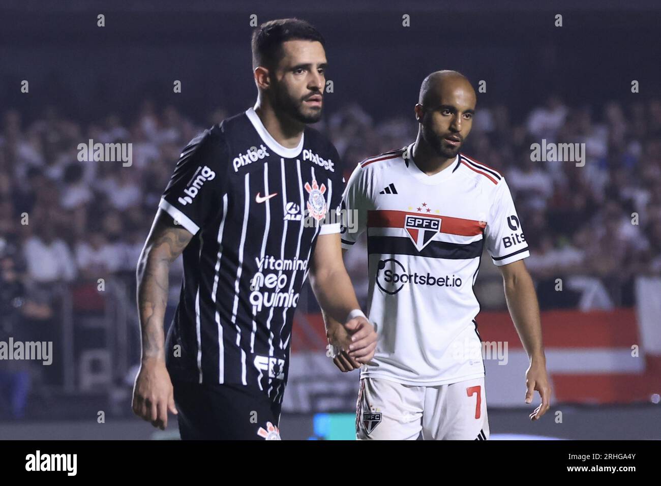 Sao Paulo, Brazil. 16th Aug, 2023. SP - SAO PAULO - 08/16/2023 - COPA DO BRASIL 2023, SAO PAULO X CORINTHIANS - Lucas Moura player from Sao Paulo competes with Renato Augusto player from Corinthians during a match at Morumbi stadium for the 2023 Copa do Brasil championship. Photo: Marcello Zambrana/AGIF Credit: AGIF/Alamy Live News Stock Photo