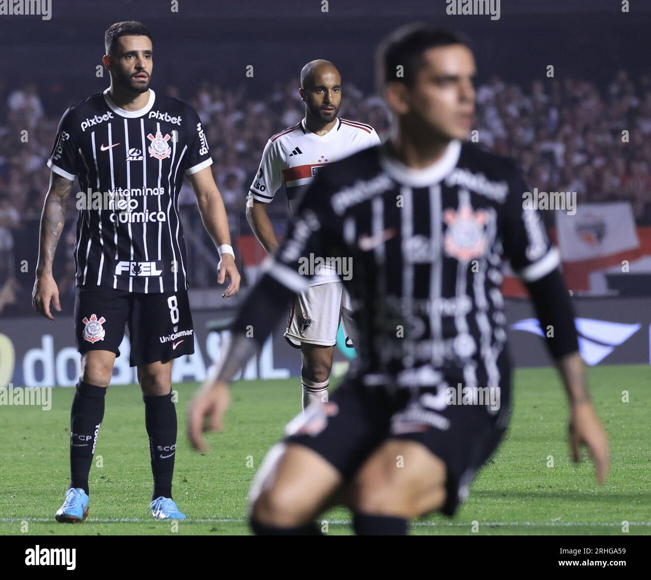 Sao Paulo, Brazil. 16th Aug, 2023. SP - SAO PAULO - 08/16/2023 - COPA DO BRASIL 2023, SAO PAULO X CORINTHIANS - Lucas Moura player from Sao Paulo competes with Renato Augusto player from Corinthians during a match at Morumbi stadium for the 2023 Copa do Brasil championship. Photo: Marcello Zambrana/AGIF Credit: AGIF/Alamy Live News Stock Photo