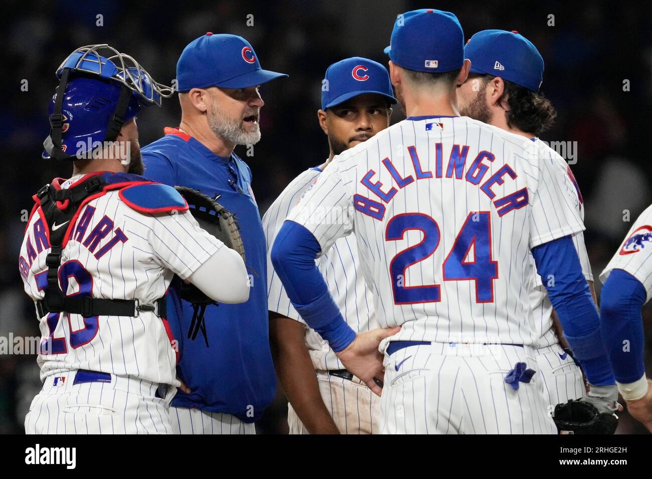 Chicago Cubs manager David Ross, second from left, talks to