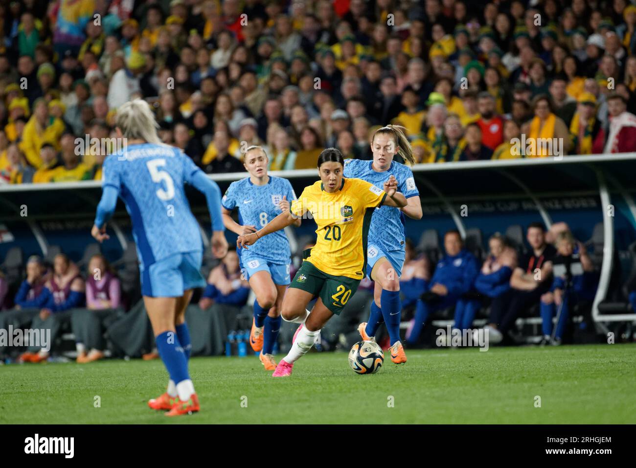 Sydney, Australia. 16th Aug, 2023. Keira Walsh of England competes for the ball with Sam Kerr of Australia during the FIFA Women's World Cup Australia and New Zealand 2023 Semi Final match between Australia and England at Stadium Australia on August 16, 2023 in Sydney, Australia Credit: IOIO IMAGES/Alamy Live News Stock Photo