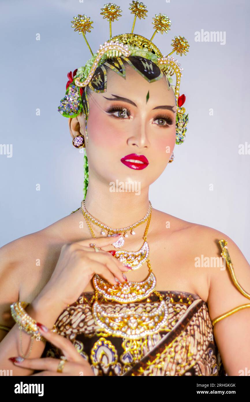 close-up photo of a woman with traditional Javanese wedding makeup that ...