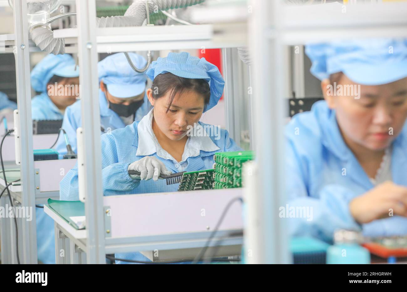 HUZHOU, CHINA - AUGUST 17, 2023 - Workers produce integrated circuit chips in the production workshop of Zhejiang Jingshi Microelectronics Technology Stock Photo