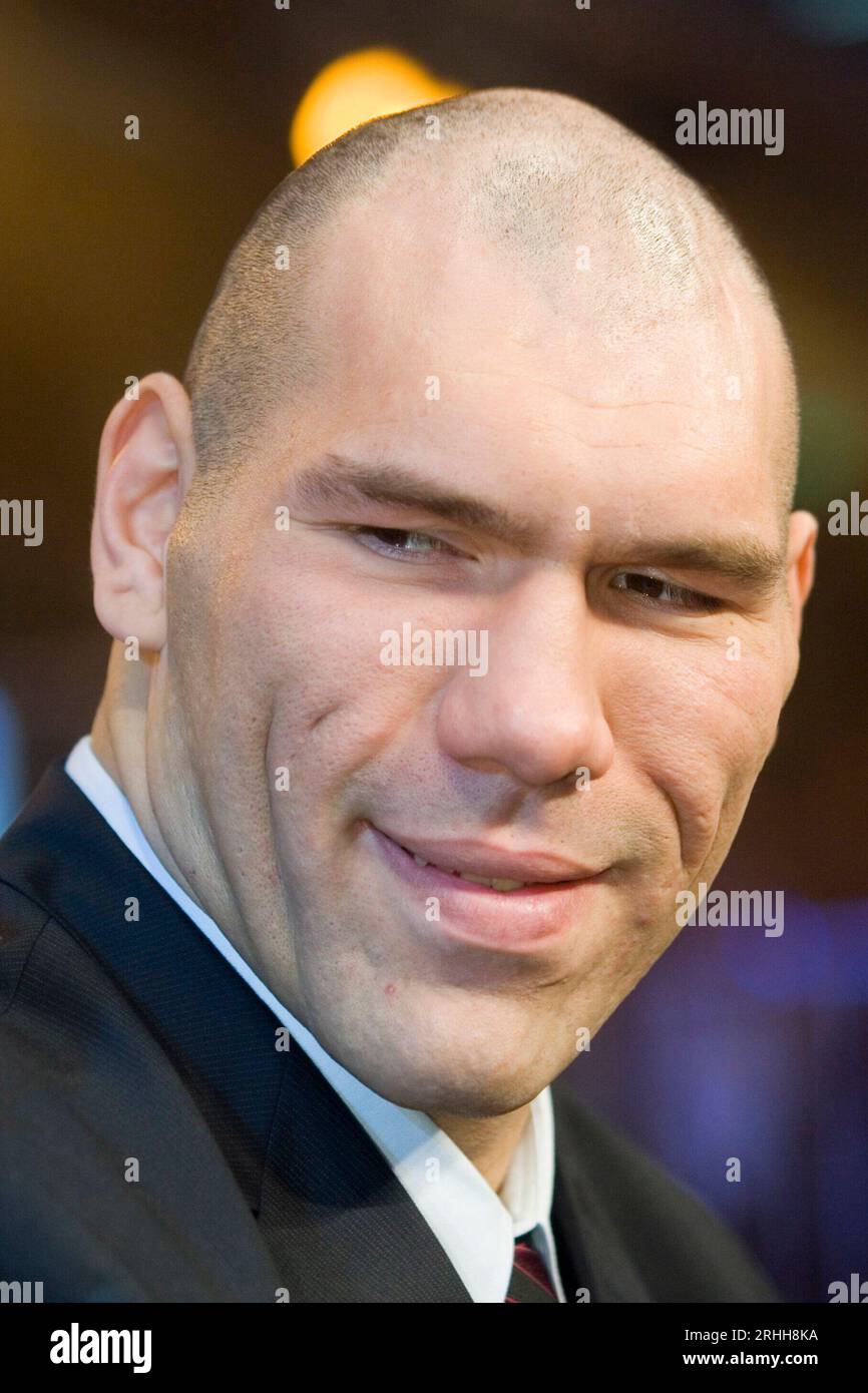 ARCHIVE PHOTO: Nikolai VALUEV will be 50 years old on August 21, 2023, 14SN WBA 181106.jpg Guest at the ring: WBA world champion Nicolay VALUEV boxing WBA heavyweight elimination fight Ruslan CHAGAEV vs. John RUIZ on November 18, 2006 in Duesseldorf ?Sven Simon#Prinzess-Luise- Strasse 41#45479 Muelheim/R uhr #tel. 0208/9413250#fax. 0208/9413260#account. 244 293 433 P ostbank E ssen BLZ 360 100 43# www.SvenSimon.net No use of the internet or online services before the end of the game. Stock Photo