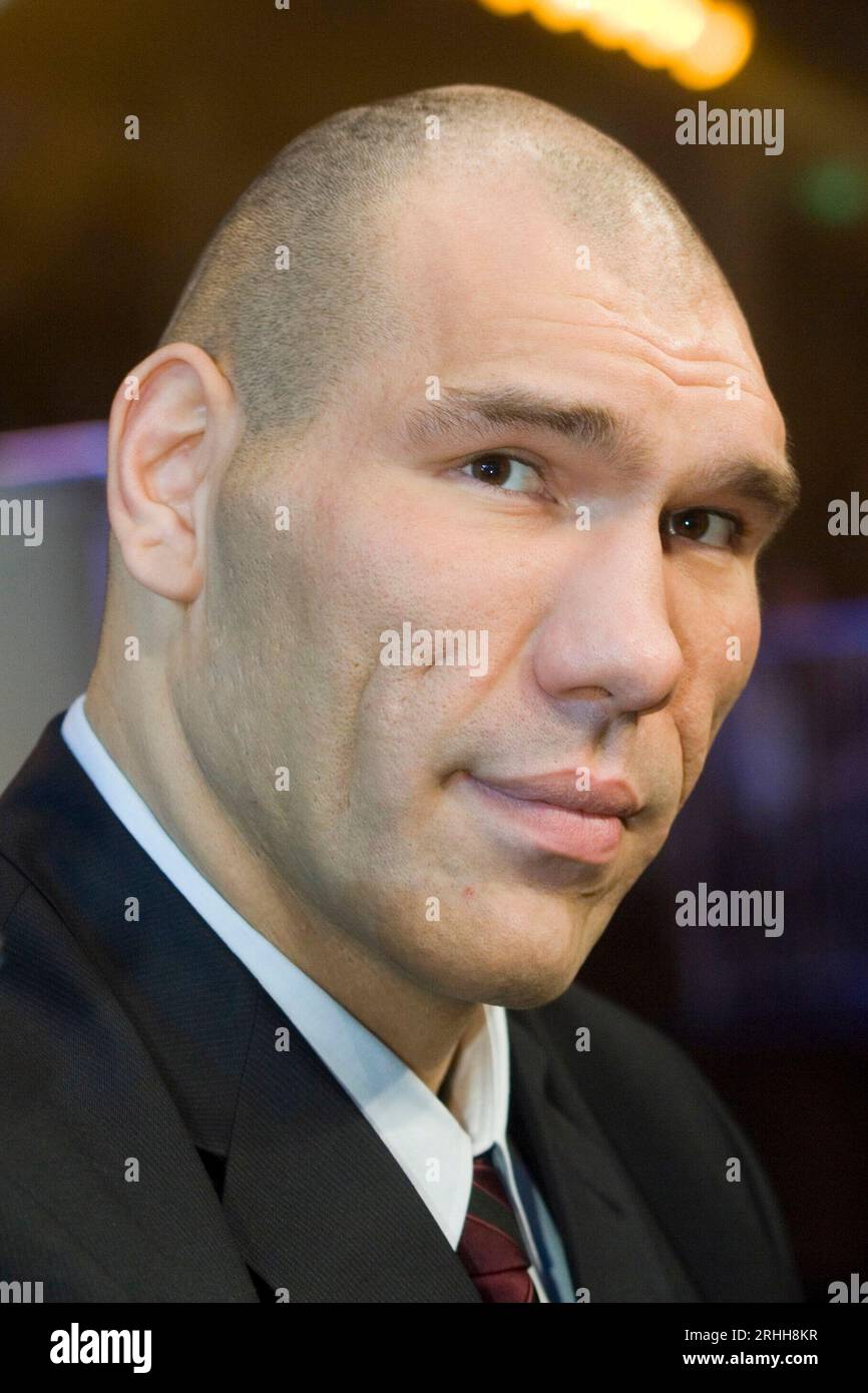 ARCHIVE PHOTO: Nikolai VALUEV will be 50 years old on August 21, 2023, 15SN WBA 181106.jpg Guest at the ring: WBA world champion Nicolay VALUEV boxing WBA heavyweight elimination fight Ruslan CHAGAEV vs. John RUIZ on November 18, 2006 in Duesseldorf ?Sven Simon#Prinzess-Luise- Strasse 41#45479 Muelheim/R uhr #tel. 0208/9413250#fax. 0208/9413260#account. 244 293 433 P ostbank E ssen BLZ 360 100 43# www.SvenSimon.net No use of the internet or online services before the end of the game. Stock Photo