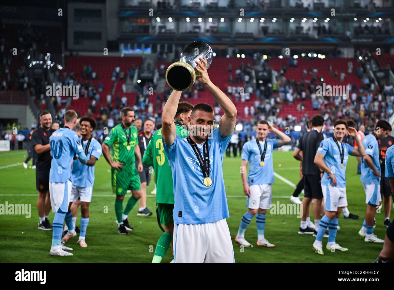 Piraeus, Greece. 16 August, 2023: Mateo Kovacic of Manchester City celebrates with the trophy during the UEFA Super Cup 2023 match between Manchester City FC and Sevilla FC at Georgios Karaiskakis Stadium in Piraeus, Greece. August 16, 2023. (Photo by Nikola Krstic/Alamy) Stock Photo