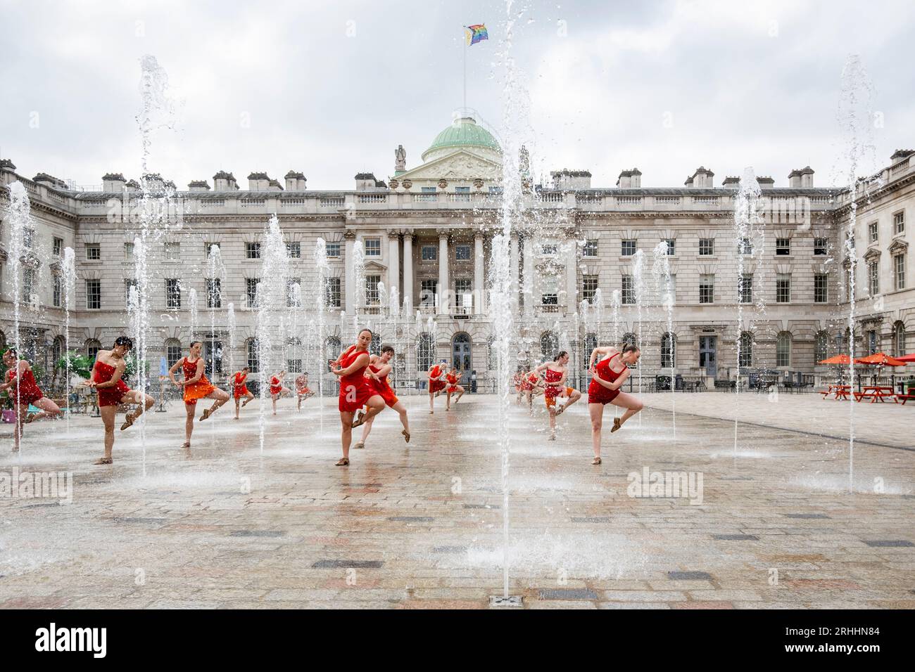 London, UK.  17 Aug. 2023.  Dancers from Shobana Jeyasingh Dance rehearse ‘Counterpoint’ in the fountains at Somerset House ahead of their performances at the weekend as part of Westminster City Council’s Inside Out Festival.  Credit: Stephen Chung / Alamy Live News Stock Photo