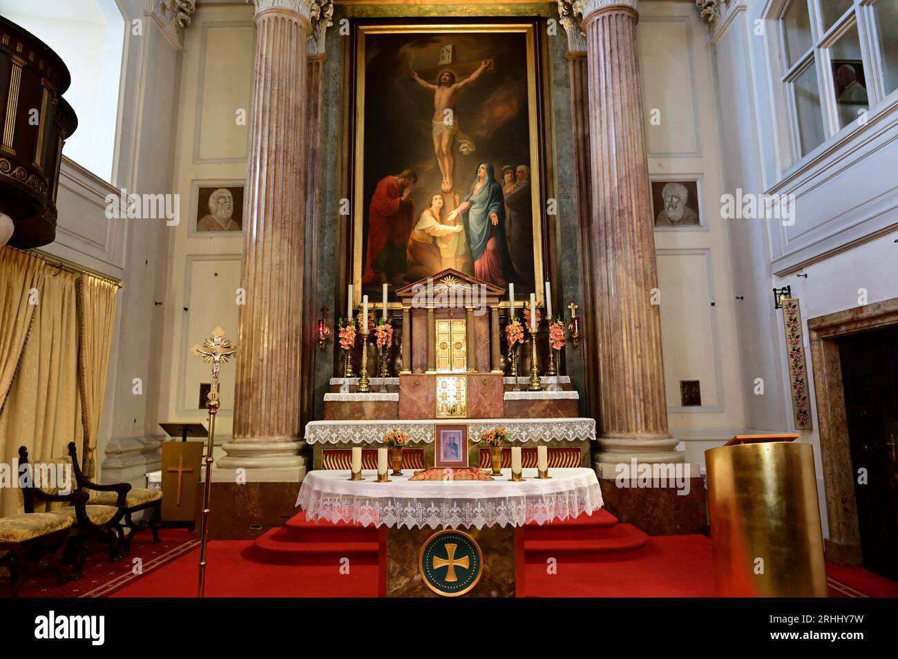 Vienna, Austria.  Collegiate Church of the Holy Cross on Mariahilfer Strasse. Altarpiece oil painting Jesus on the cross by Johann Michael Hess Stock Photo