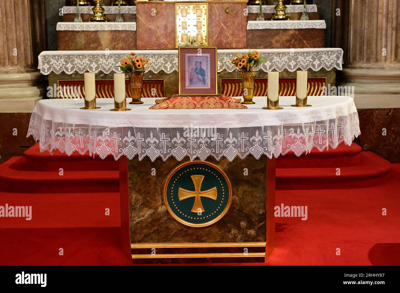 Vienna, Austria. August 16, 2023. Collegiate Church of the Holy Cross on Mariahilfer Strasse. Detailed view of the altar Stock Photo