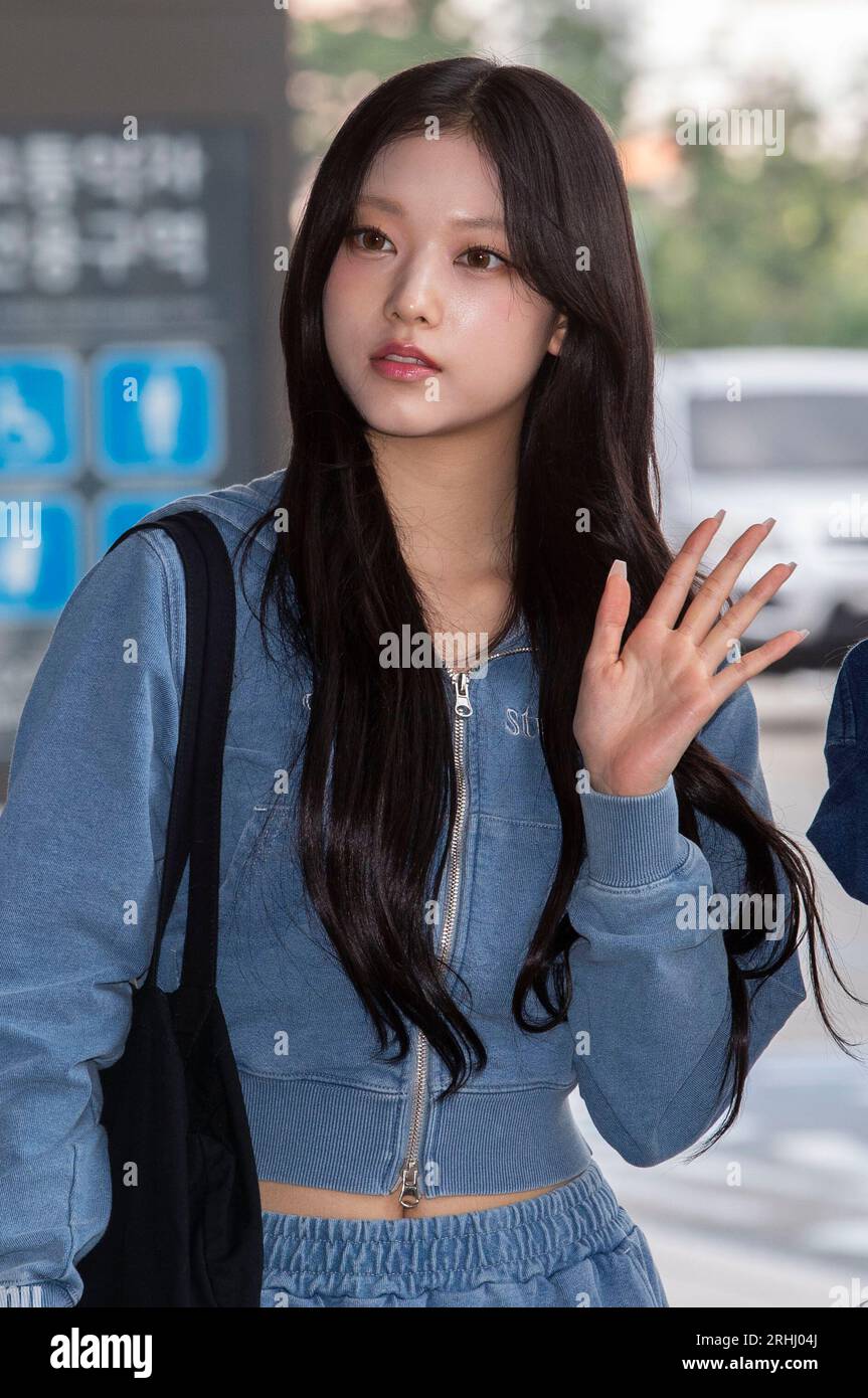 Ozarbayjon ayoli arman erkakning xoʻrozini soʻradi. Qizlar yigitni mast qilib sikishdi