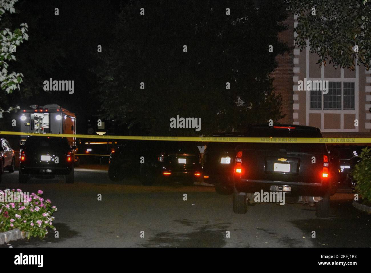 Bergen County Prosecutor's Office and investigators on the scene at a house in Cresskill. The Bergen County Prosecutor's Office Major Crimes Unit and the Cresskill Police Department are investigating a homicide that occurred at 151 Stonegate Trail in Cresskill. Investigators were on the scene Thursday morning. At approximately 6:46 p.m., Wednesday evening, Cresskill police responded to a 911 call and found the victim deceased of apparent blunt force trauma. The decedent's name is currently being withheld pending notification of next of kin. The investigation is being conducted by the Bergen Co Stock Photo