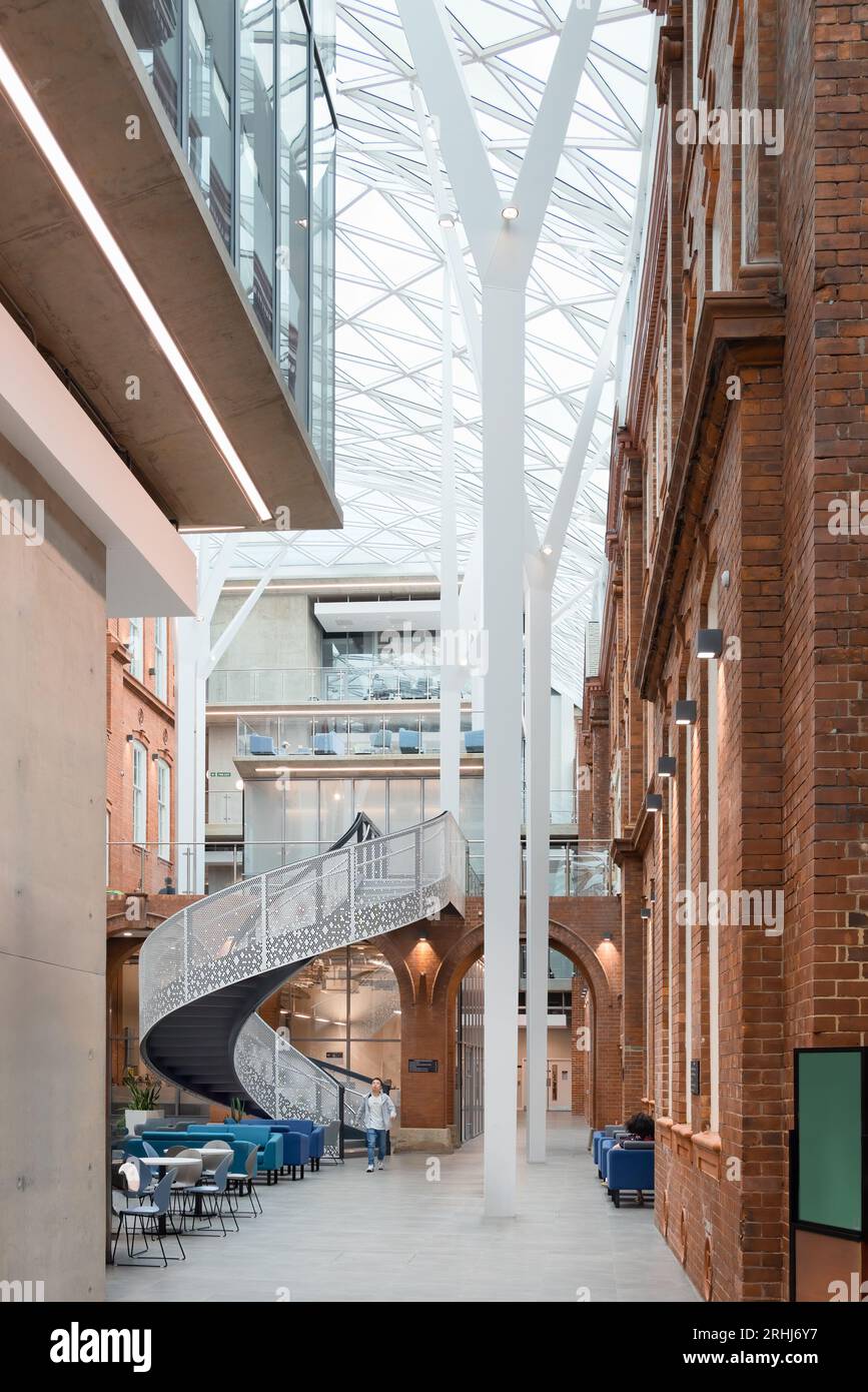 Sheffield, England - The Wave, Faculty of Social Sciences, Sheffield University by HLM Architects Stock Photo