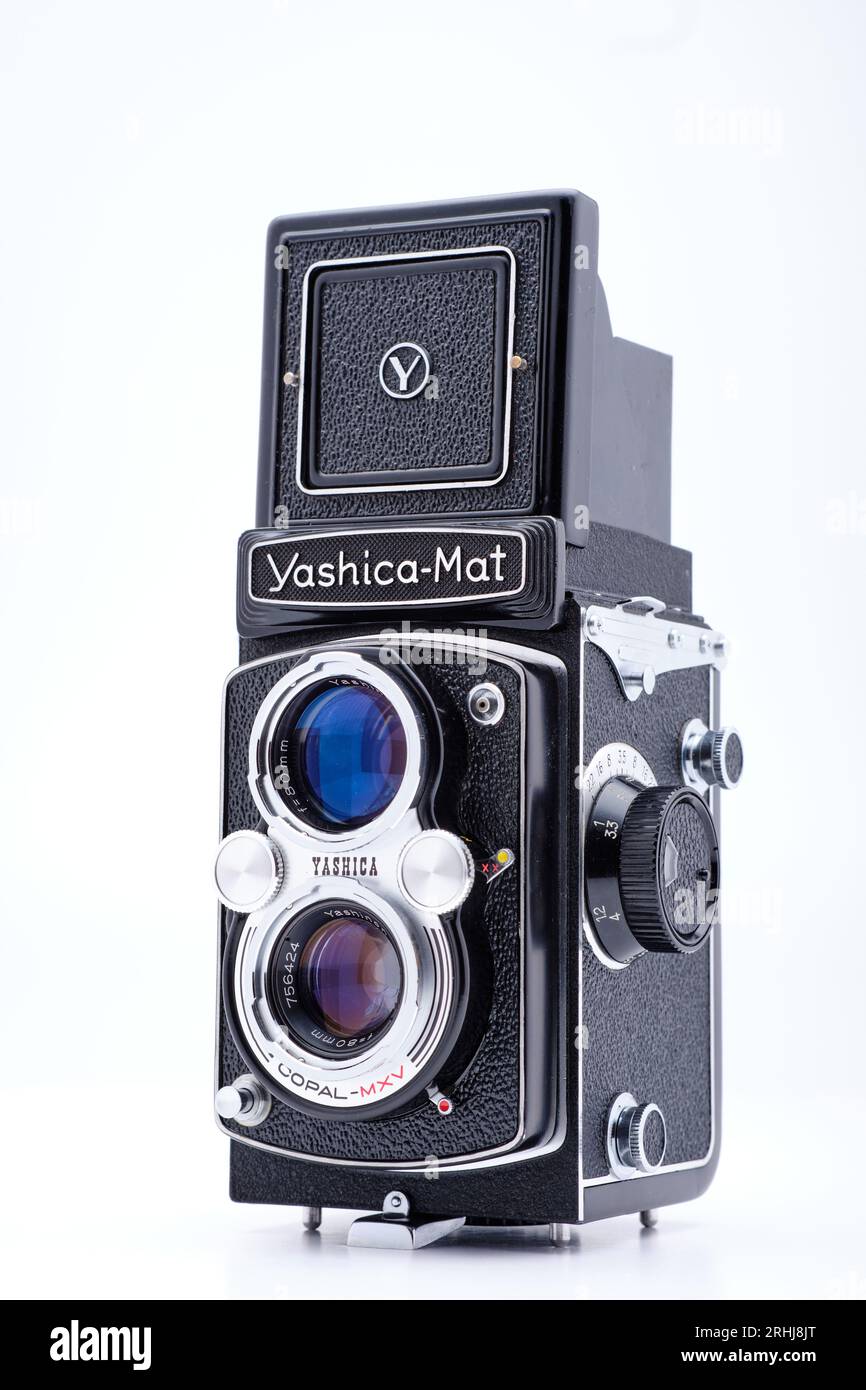Yashica-Mat Twin Lens Reflex (TLR) vintage medium format film camera circa 1971-1973 with Yashinon 80mm f3.5 taking lens and f2.8 viewing lens. Stock Photo
