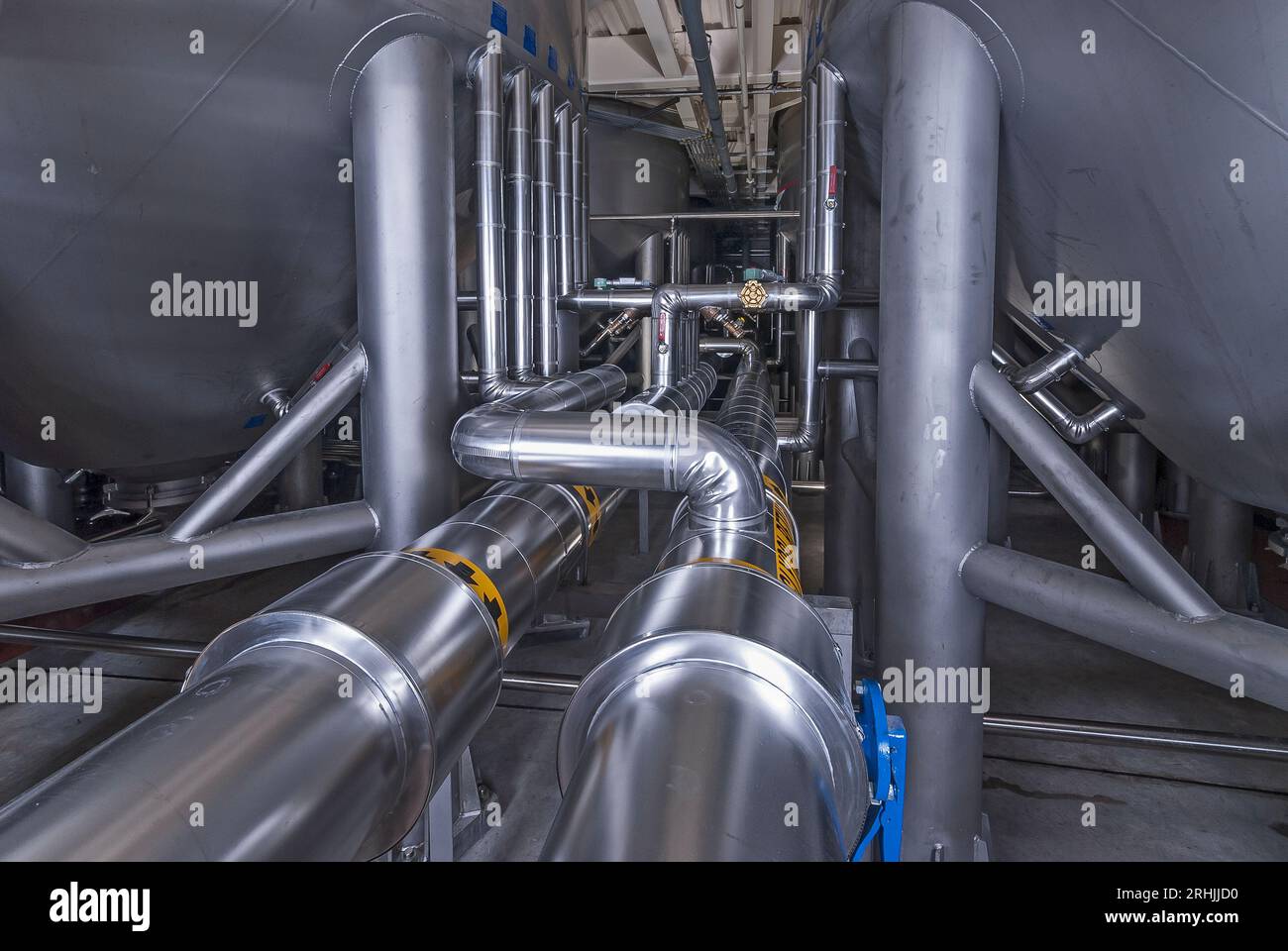 Piping, tubing, and vats in a commercial beer brewery Stock Photo Alamy
