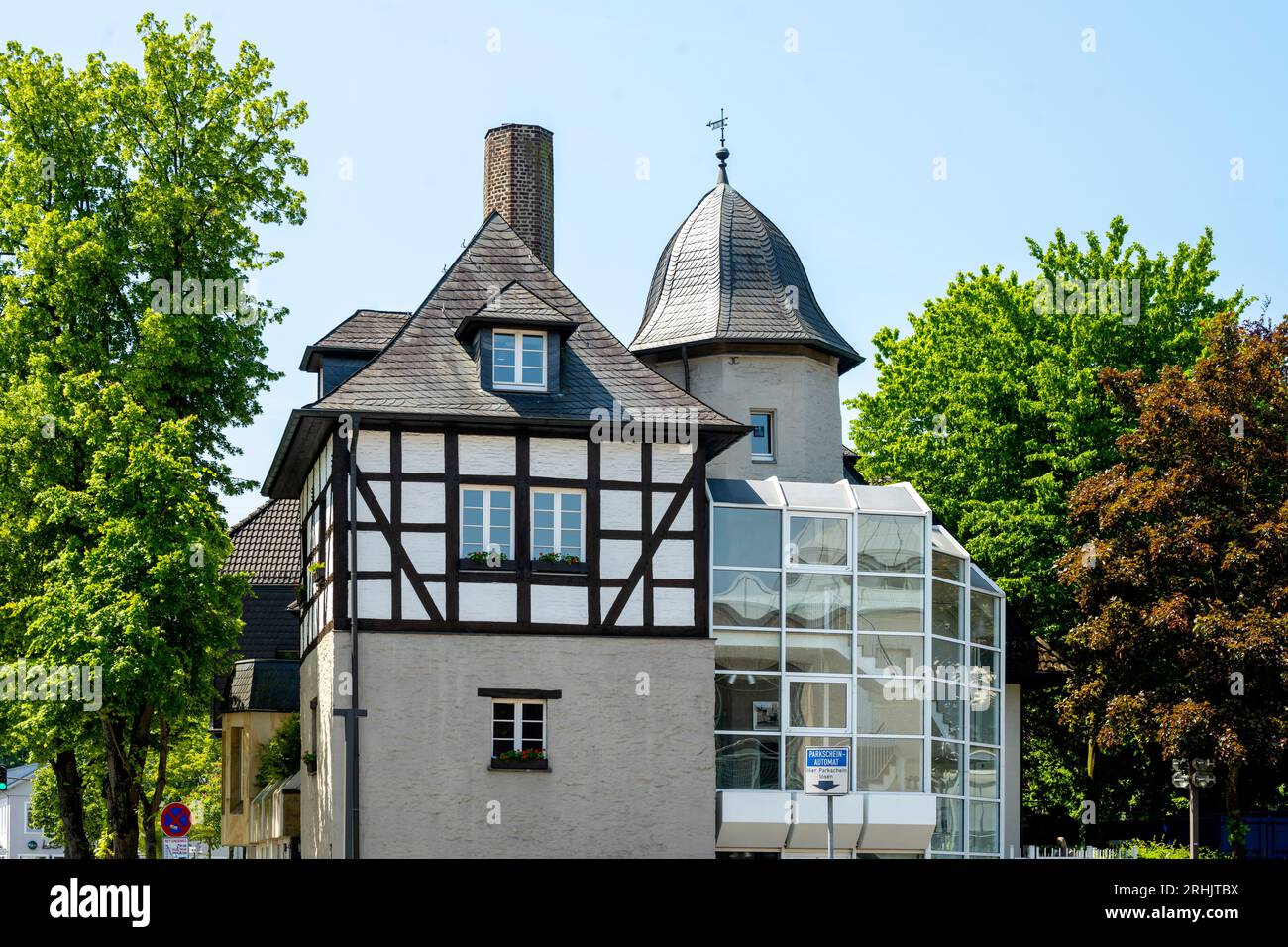 Deutschland, NRW, Märkischer Kreis, Menden, Rentschreiberturm und achteckiger Treppenturm Stock Photo