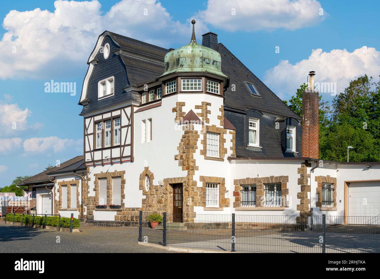 Deutschland, NRW, Märkischer Kreis, Balve, ehemaliges Bahnhofsgebäude Stock Photo
