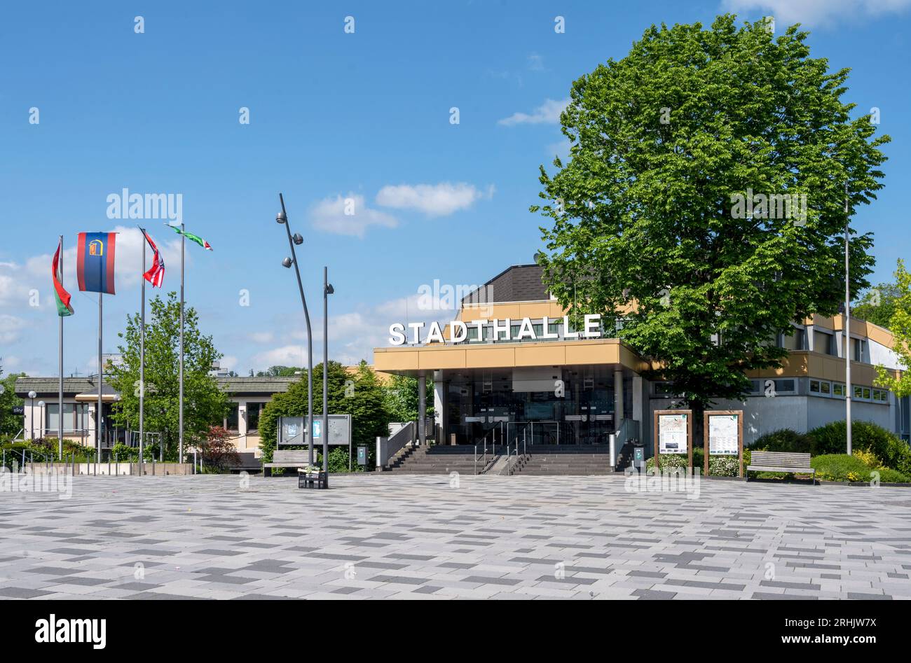 Deutschland, NRW, Märkischer Kreis, Meinerzhagen, Otto-Fuchs-Platz, Stadthalle Stock Photo