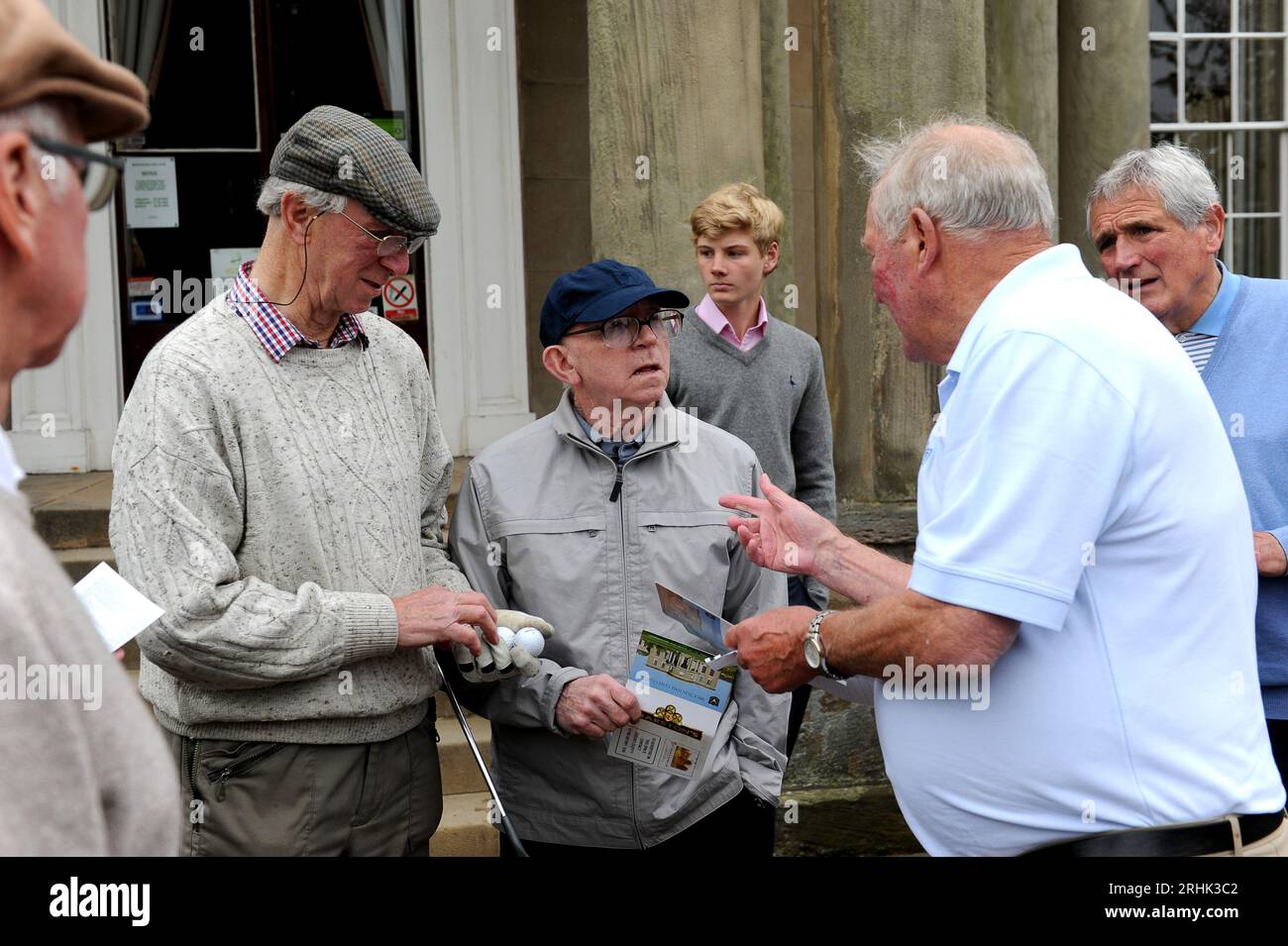 Twelve of Englands 1966 world cup winning squad were re-united on Brocton Hall Golf Course in Staffordshire today. Ron Flowers explaining the format to Nobby Stiles and Jack Charlton watched by Norman Hunter. Stock Photo