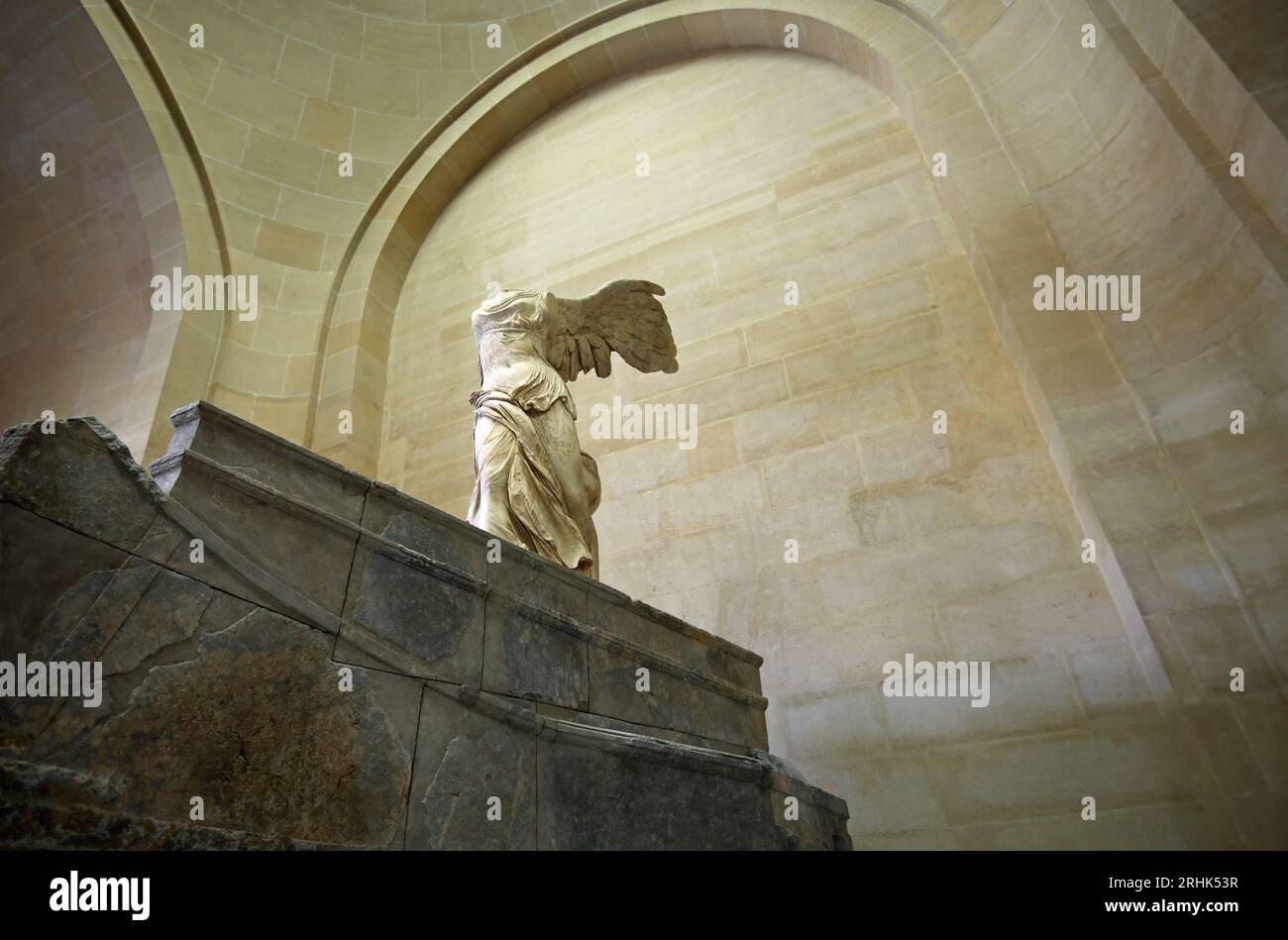 victory of samothrace louvre