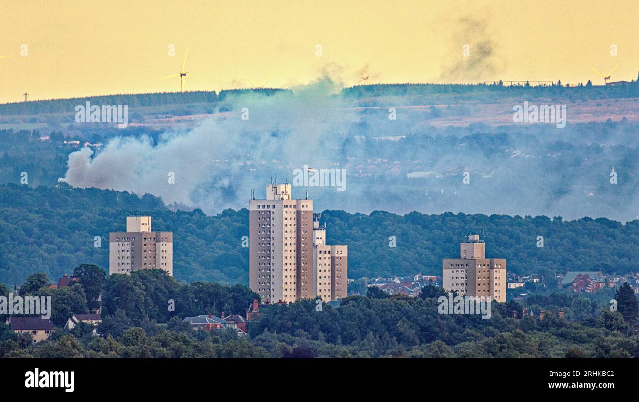 Glasgow, Scotland, UK. 17th  August, 2023.   Huge fire south of the city pictured from ten miles away beyond the towers of pollockshields .  Credit Gerard Ferry/Alamy Live News Stock Photo
