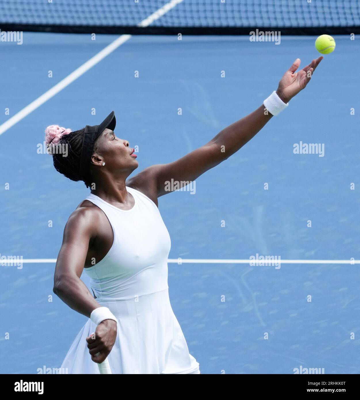 August 16, 2023: Venus Williams (USA) loses to Qinwen Zheng (CHN), 1-6, 6-2, 6-1 at the Western & Southern Open being played at Lindner Family Tennis Center in Mason, Ohio, {USA} © Leslie Billman/Tennisclix/Cal Sport Media (Credit Image: © Leslie Billman/Cal Sport Media) Stock Photo
