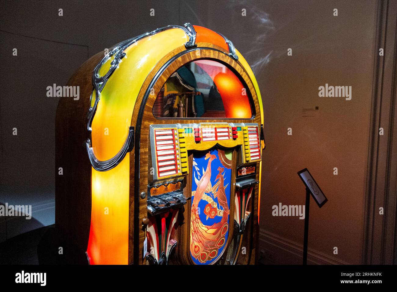 Wurlitzer music jukebox hi-res stock photography and images - Alamy