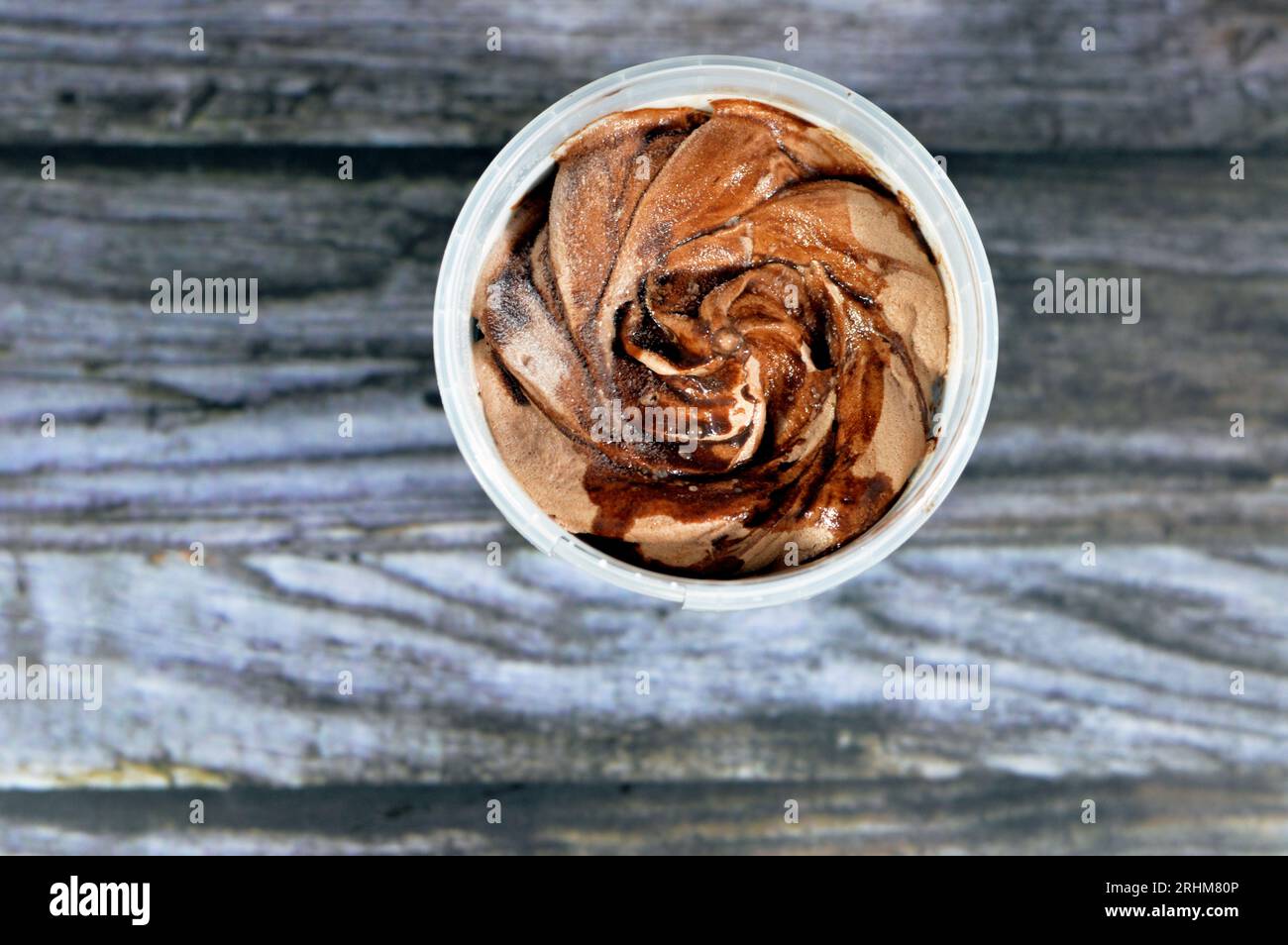 Chocolate ice cream twist, Chocolate ice cream is generally made by