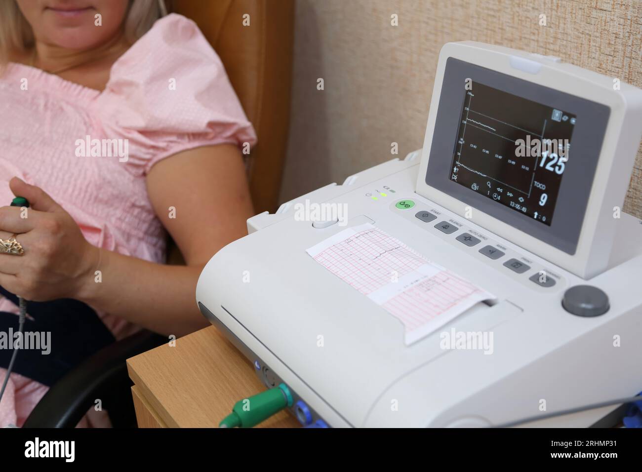A fetal cardiac monitoring device for pregnant women. Pregnancy cardiac ...