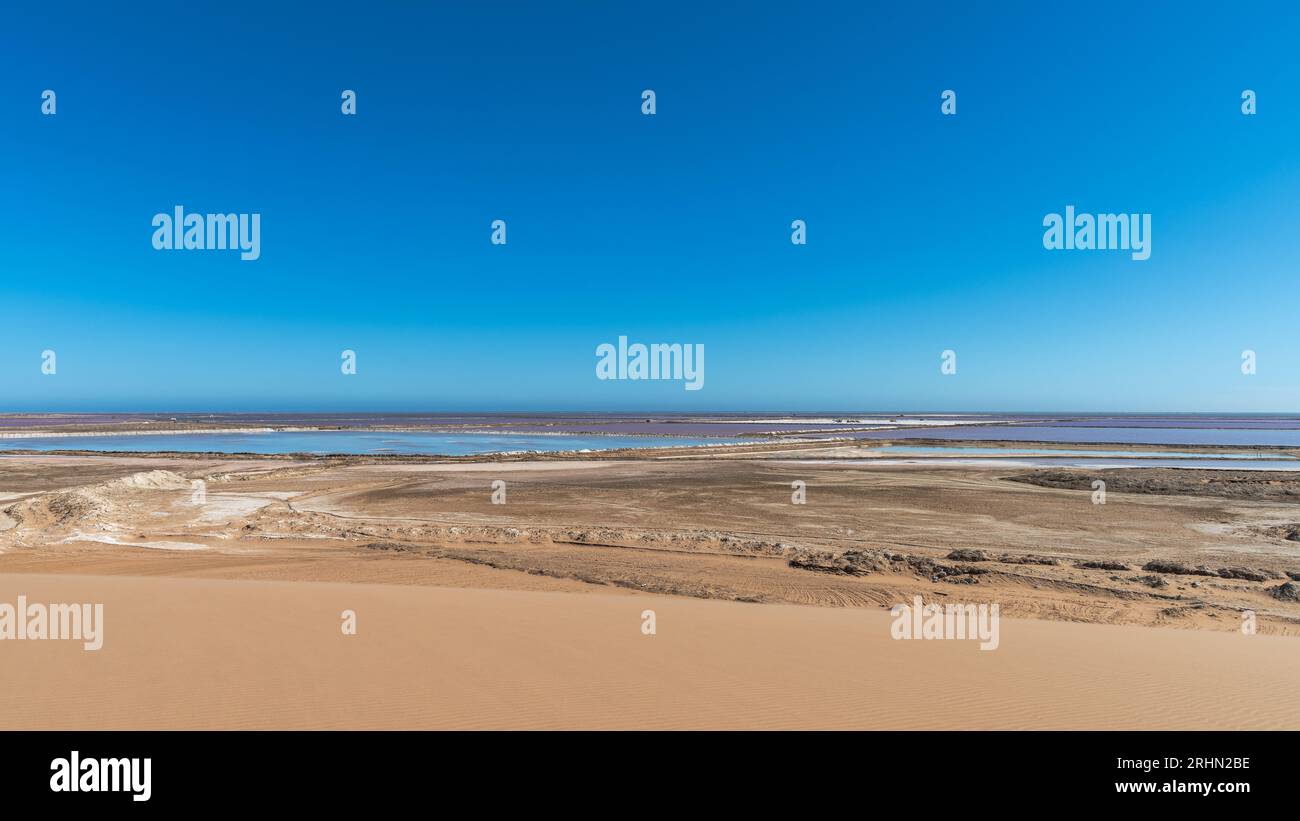 Dunes atlantic ocean namib desert hi-res stock photography and images ...