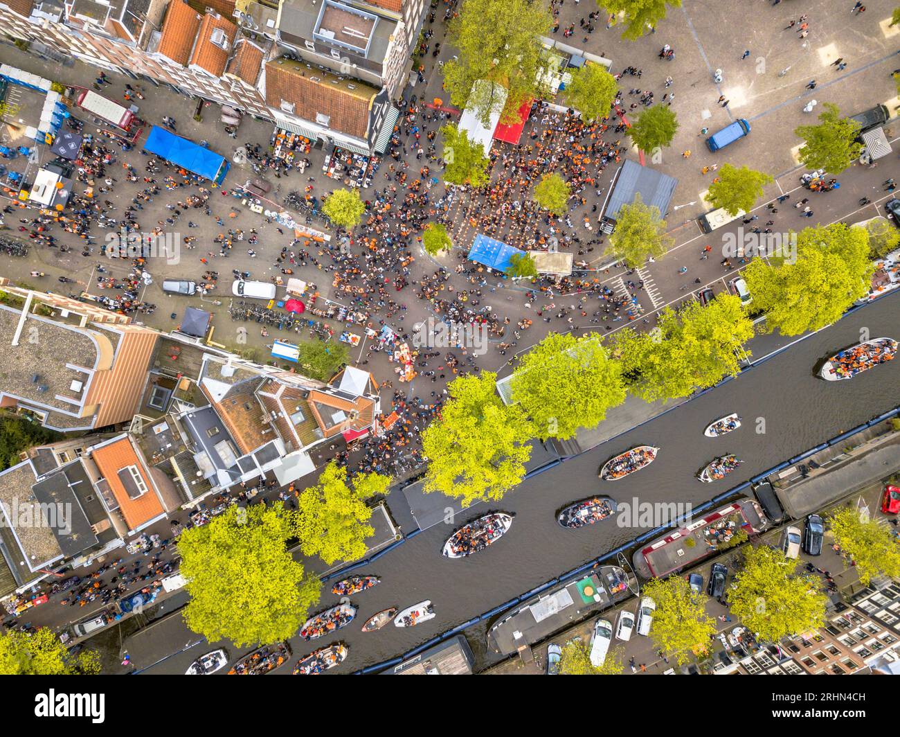 Market square Westerstraat on Koningsdag Kings day festivities in Amsterdam. Birthday of the king. Seen from helicopter. Stock Photo