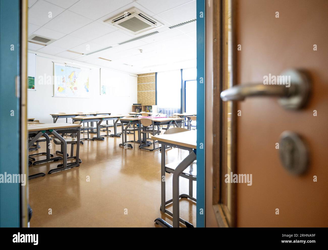 COTHEN - Preparations for the first day of school in a public primary school. Primary and secondary schools in the center of the country are about to start again after six weeks off. ANP FREEK VAN DEN BERGH netherlands out - belgium out Stock Photo