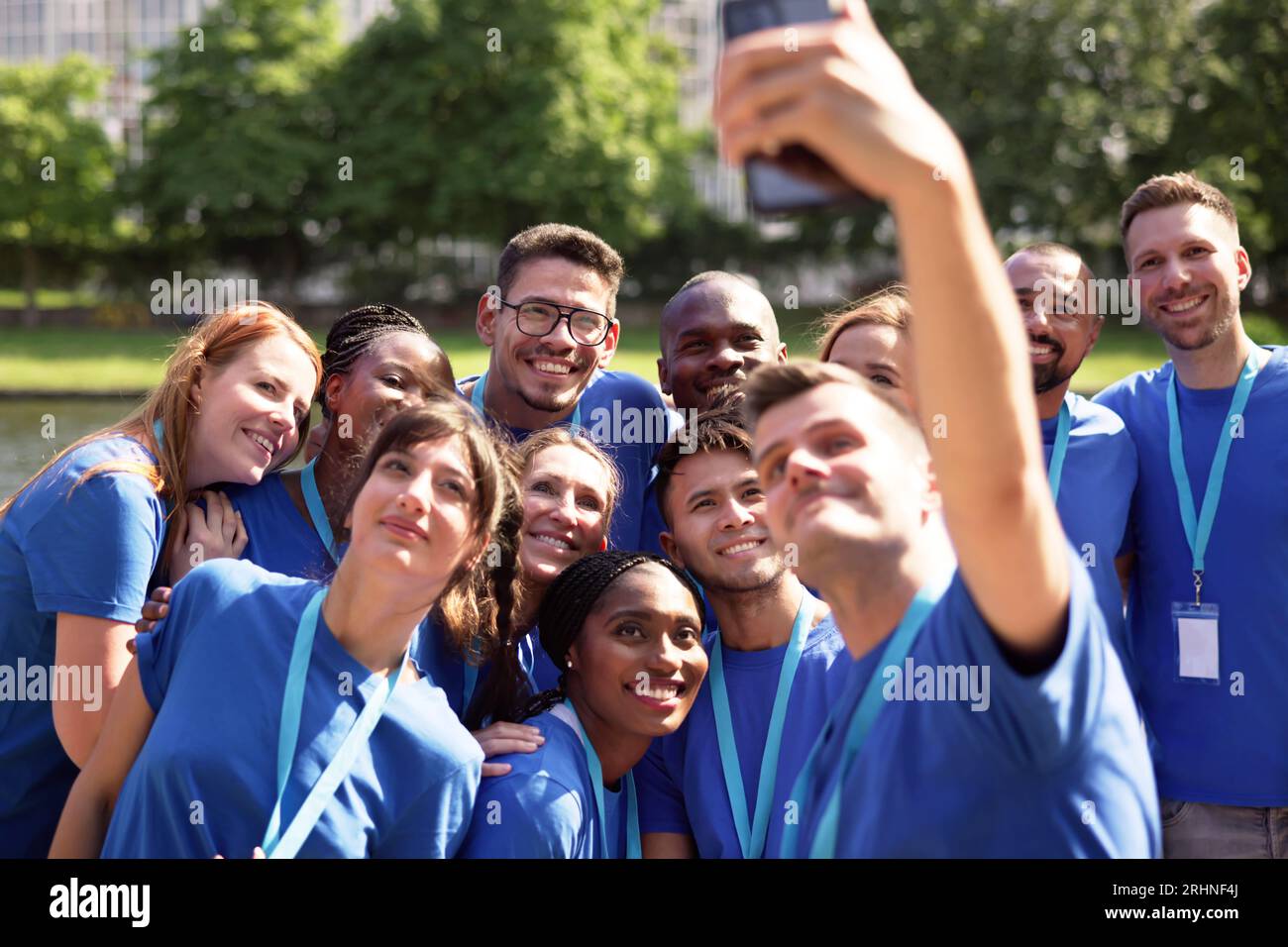 Volunteering teenager hi-res stock photography and images - Alamy